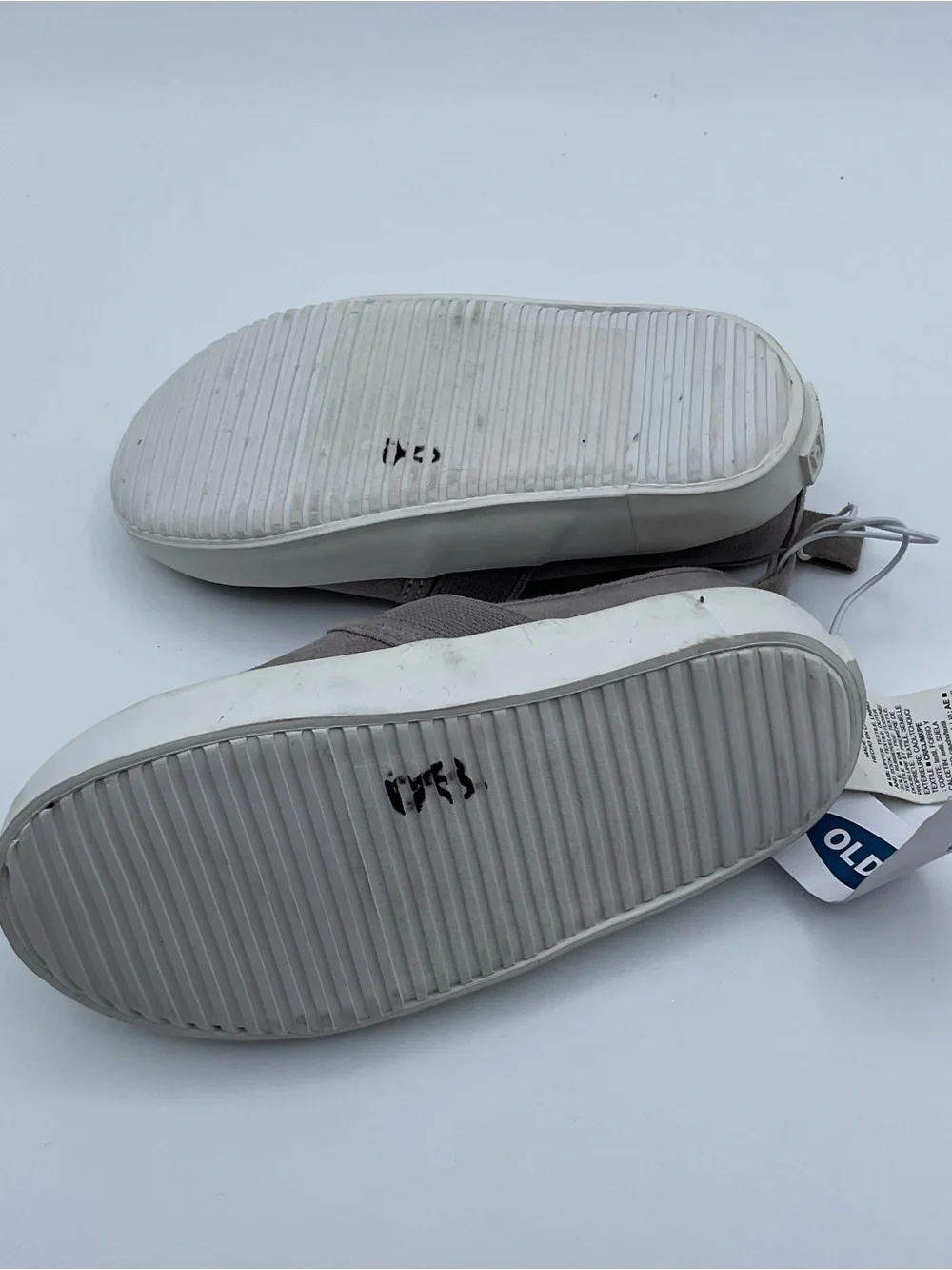 Old Navy Toddler Gray Slip-On Sneakers Faux Suede Shoes Size 6 Excellent Cond